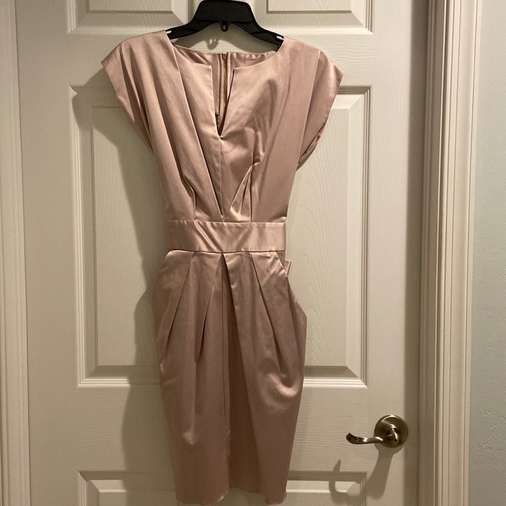 From London maker “Closet” adorable, cinched waist dress with pockets. Size 8